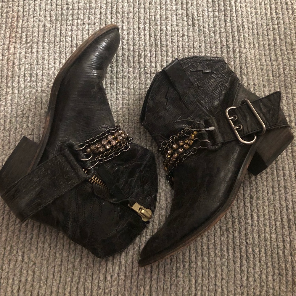COPY - Steve Madden black Brasco booties